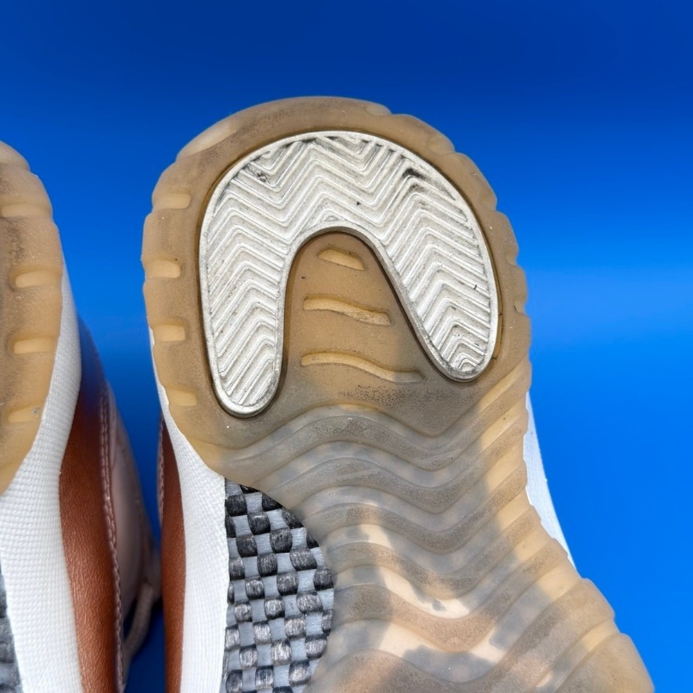 Air Jordan 11 Retro Womens "Rose Gold" Sail/Metallic Bronze AH7860-105 Size 8.5W - Picture 8 of 11